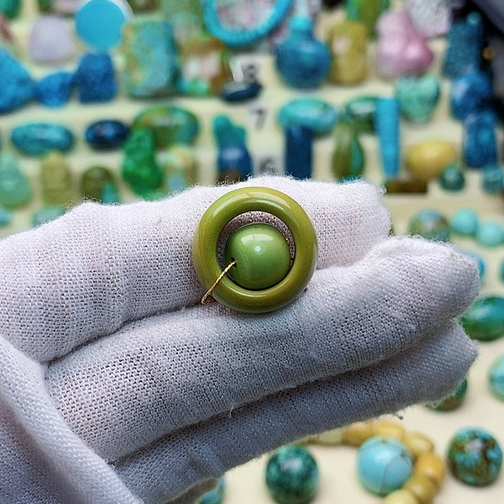 绿松石配饰未镶嵌