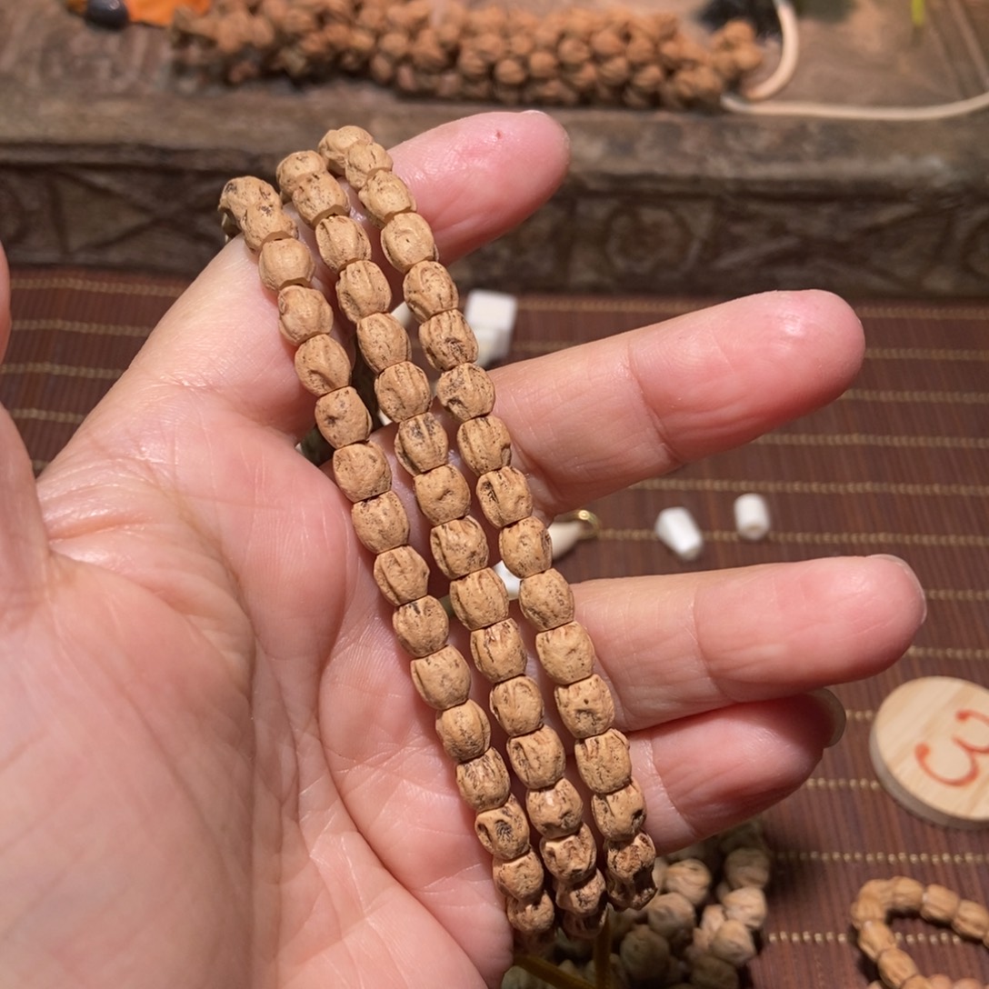 R***o吊坠柏香籽/百香籽