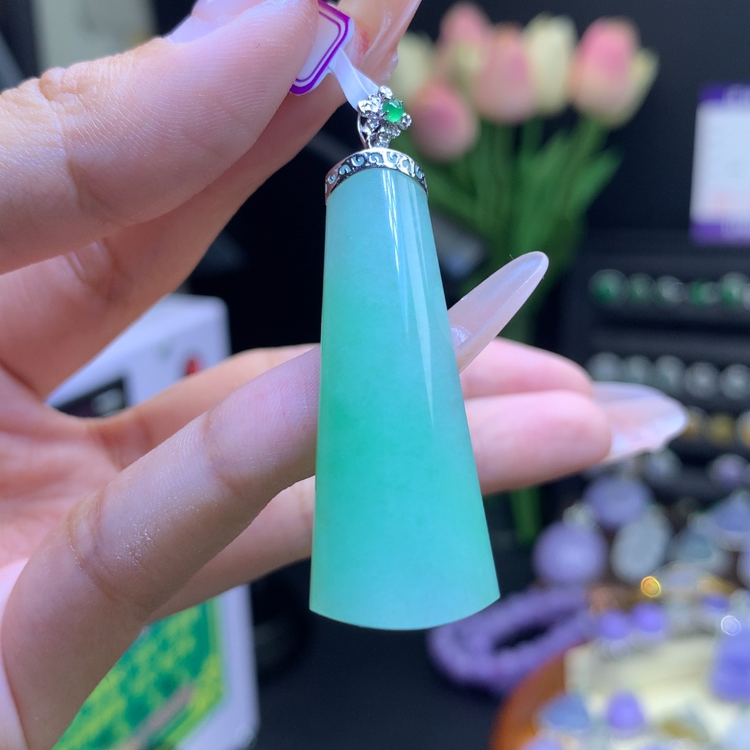 翡翠18K金镶嵌颈饰天然