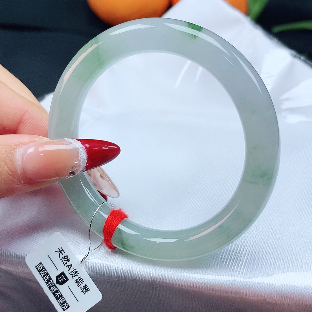 翡翠手镯未镶嵌51圈