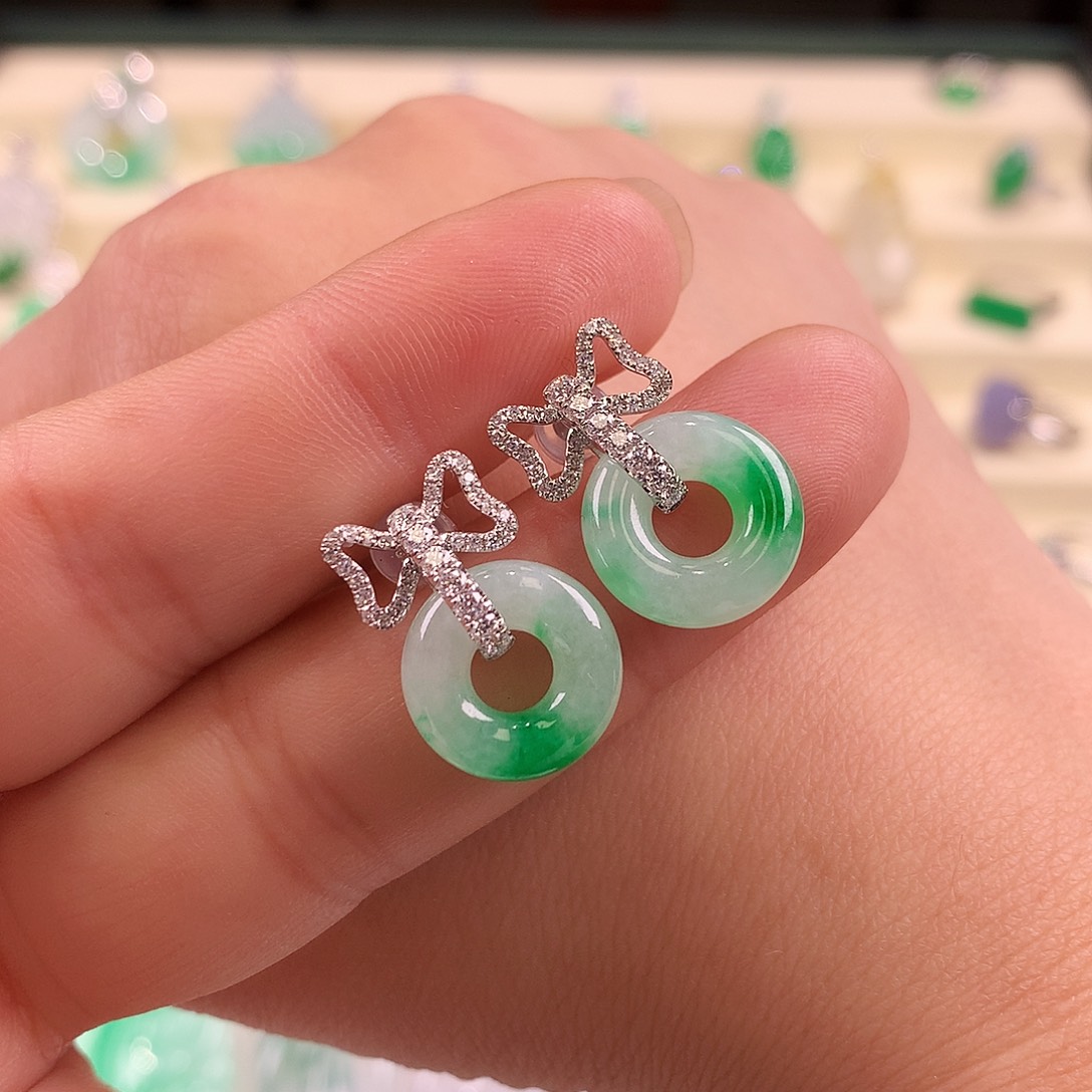 18K金镶嵌翡翠耳饰缅料