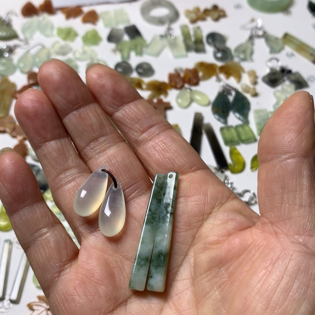 北***鱼蛇纹石玉未镶嵌耳坠