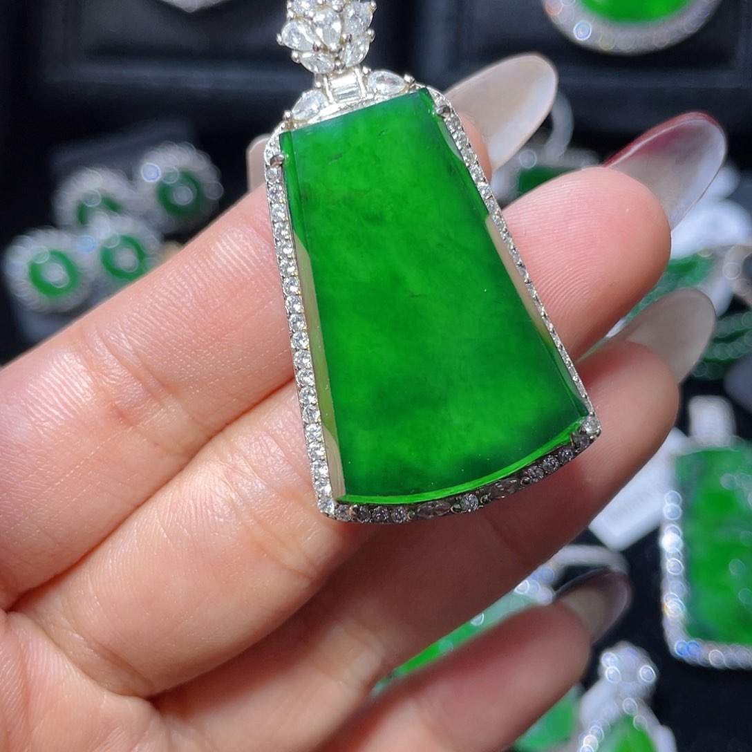 翡翠颈饰银S925镶嵌翡翠