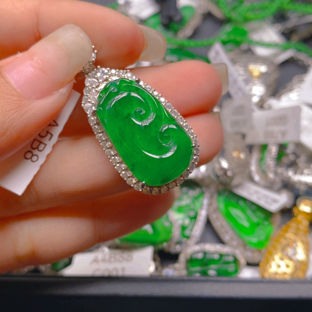 翡翠颈饰银S925镶嵌888888888