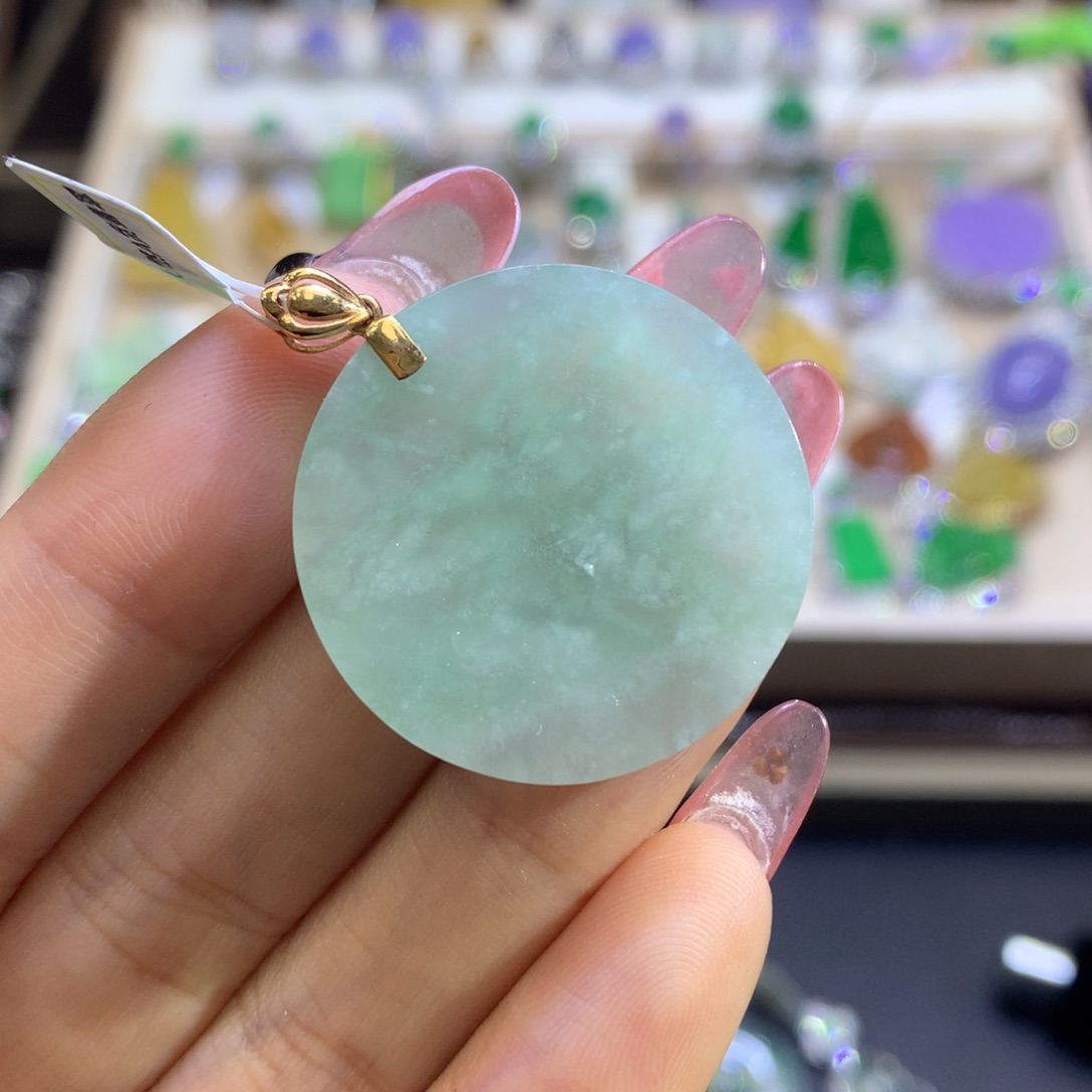 翡翠颈饰18K金镶嵌翡翠