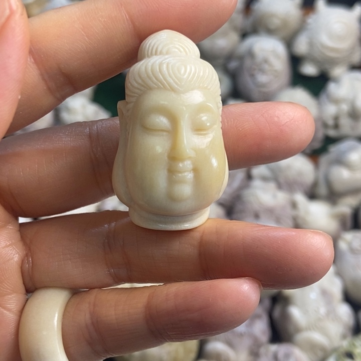 时***里配饰鹿角雕刻一个出