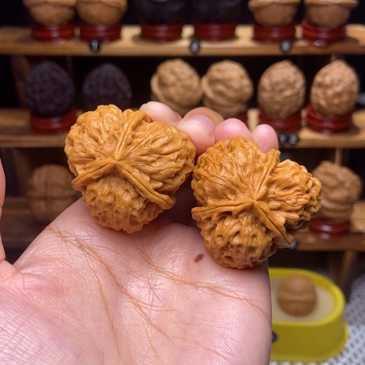 文玩核桃吊坠余****殇梅花81