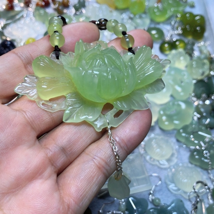 【闪购商品】蛇纹石玉挂件未镶嵌