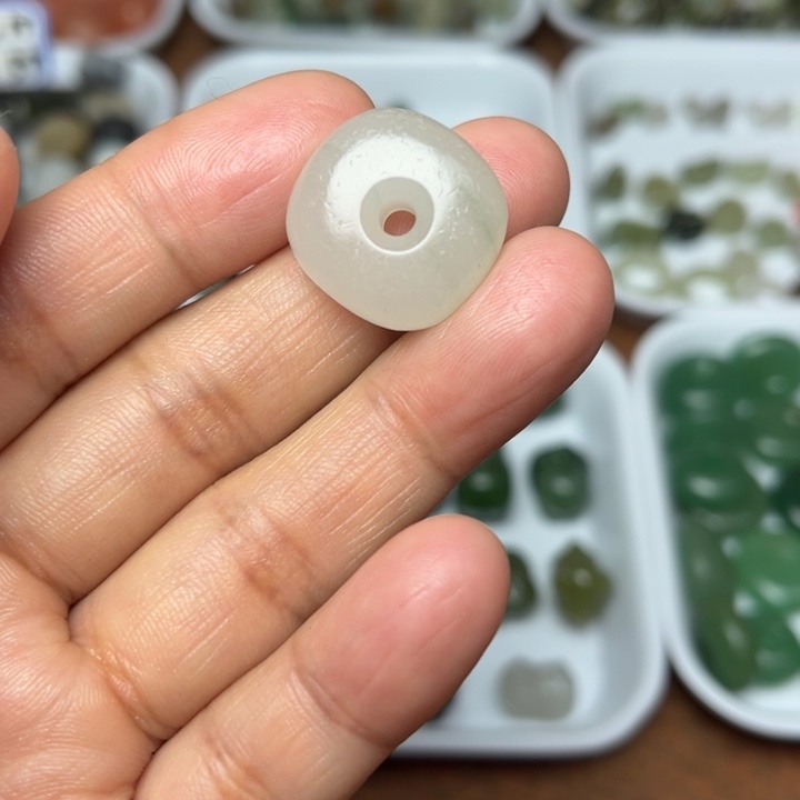 和田玉未镶嵌珠宝半成品2号微瑕款