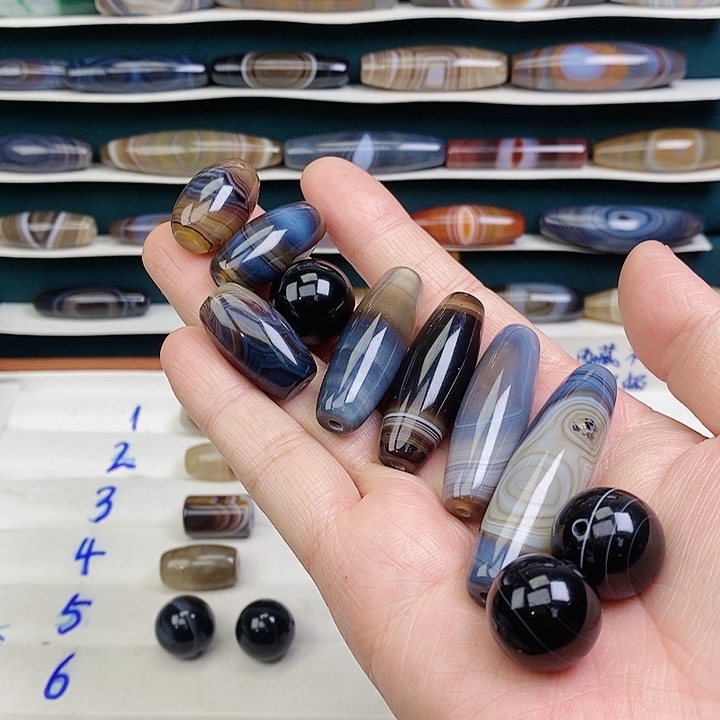 未***城玛瑙/玉髓未镶嵌颈饰送一