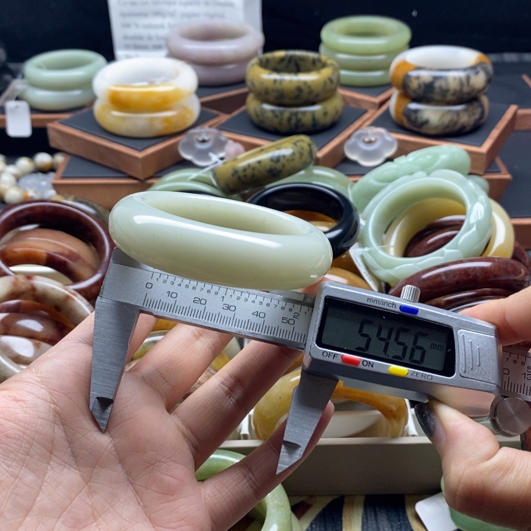 石英质玉未镶嵌手镯