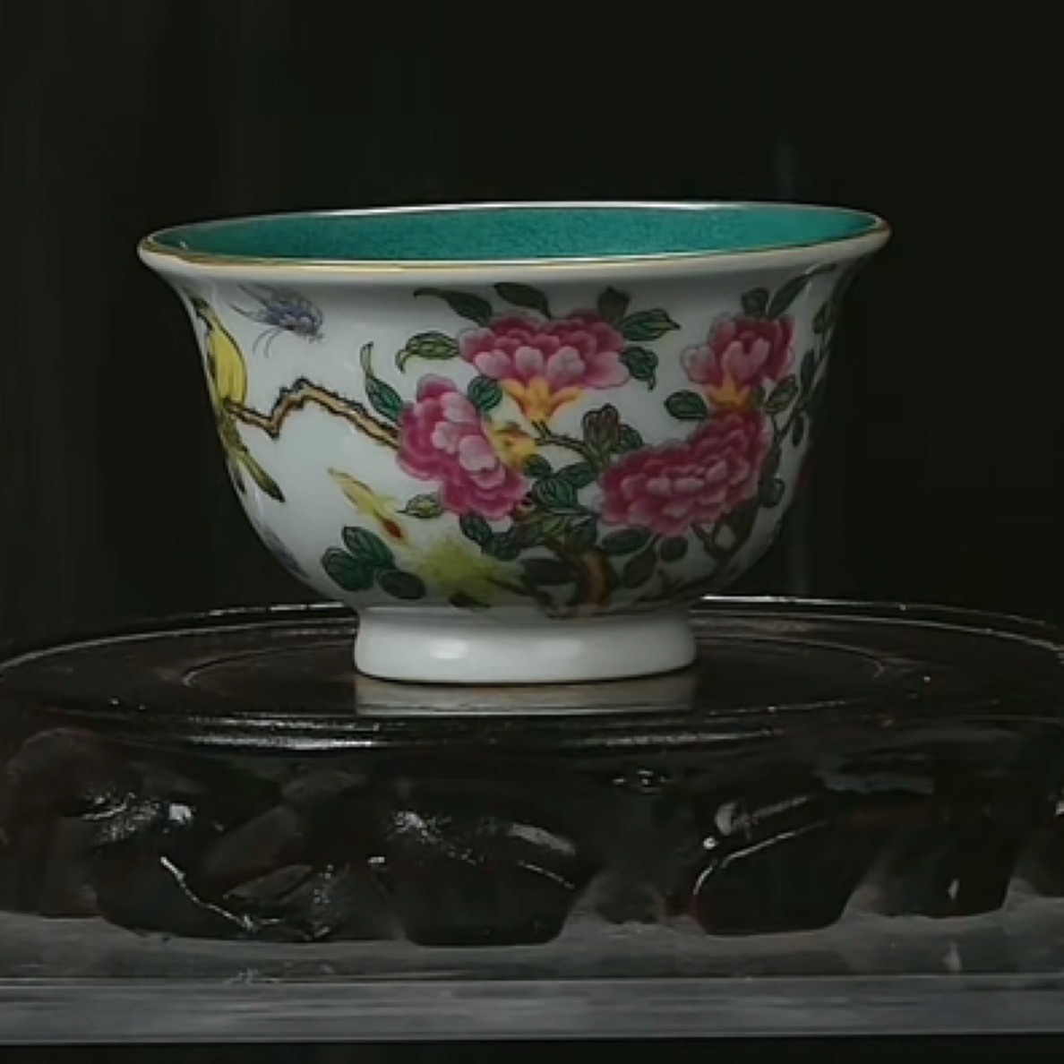 Y内松石绿釉外粉彩花鸟纹杯