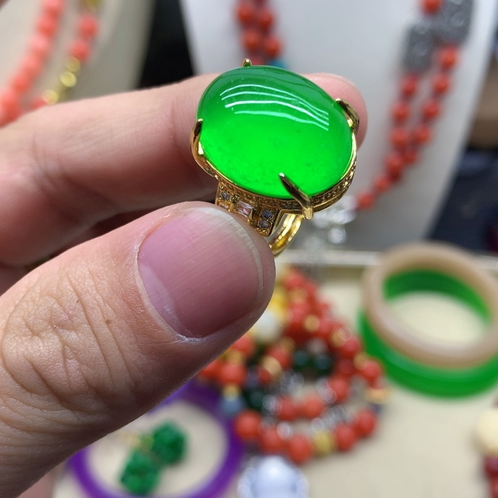 翡翠颈饰未镶嵌吊坠规格