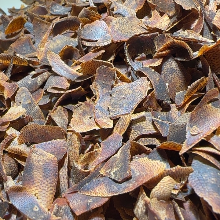 沉香手把件海南老白棋沉水切片100克