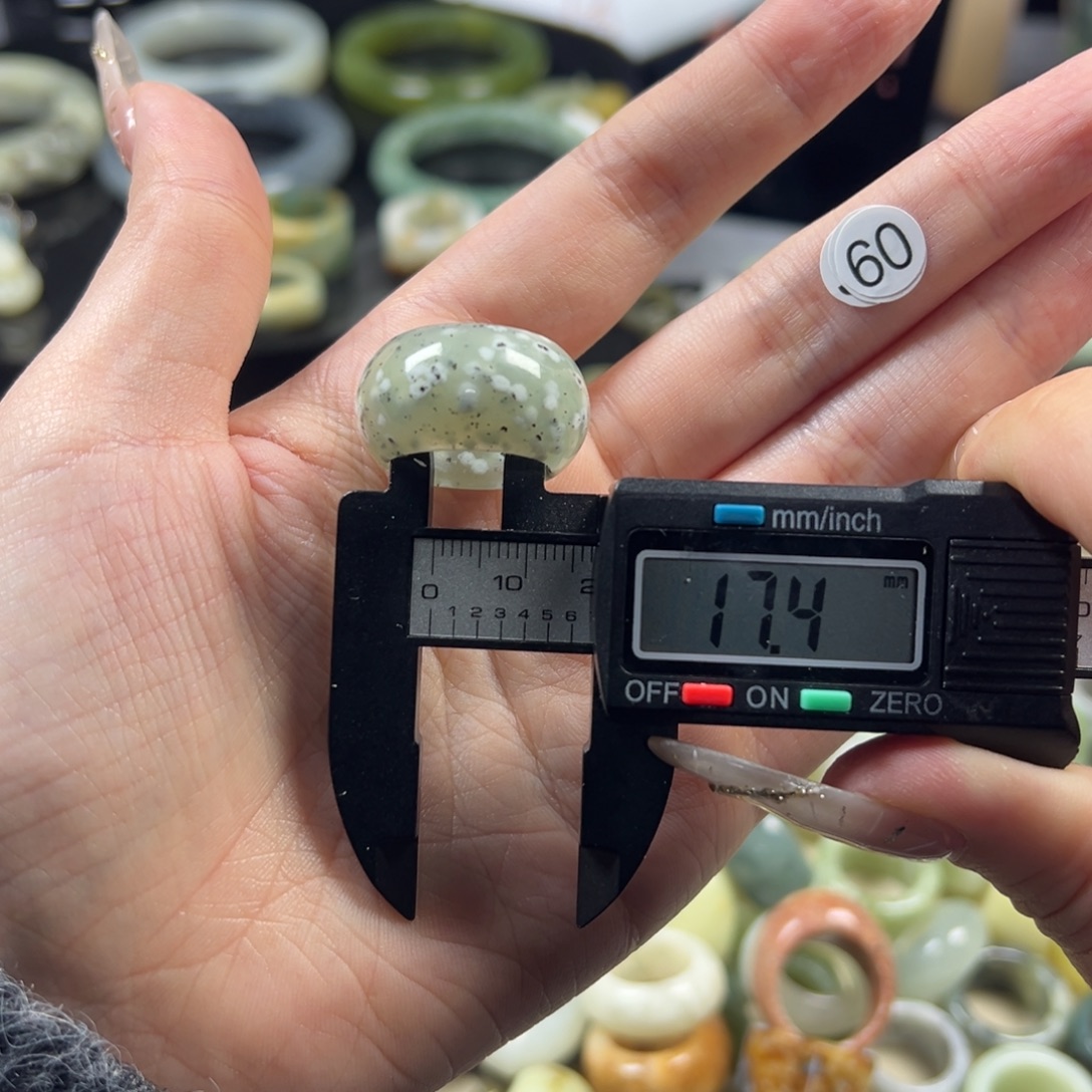 蛇纹石玉未镶嵌戒指