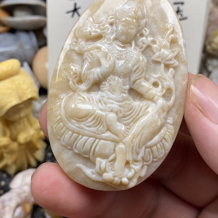 硅化珊瑚（珊瑚玉）未镶嵌颈饰