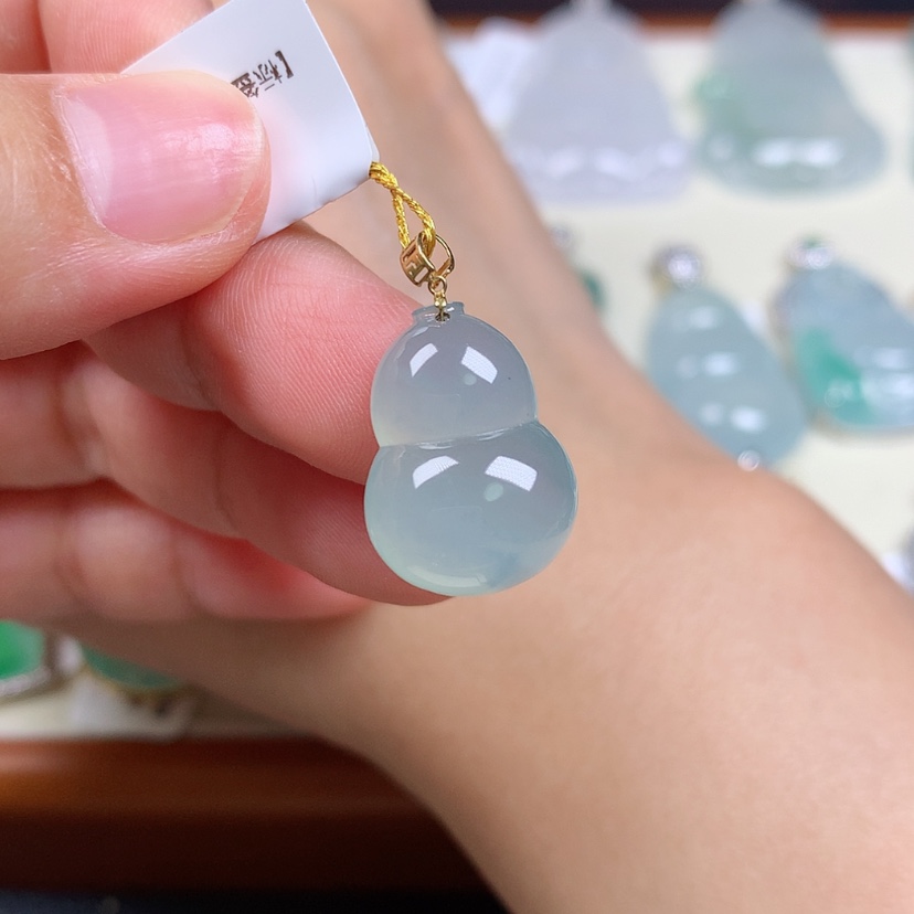 【闪购商品】翡翠18K金镶嵌颈饰葫芦