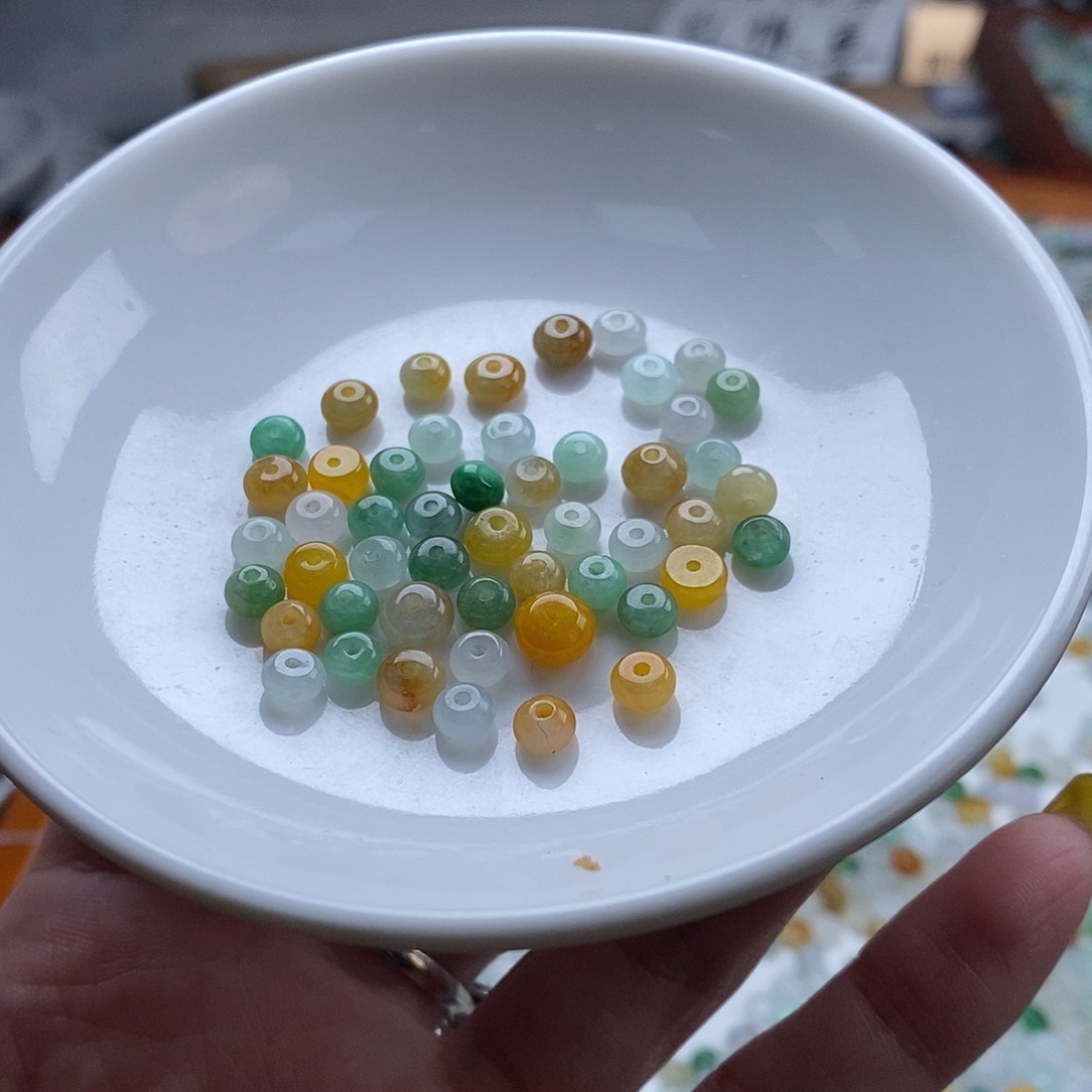 翡翠颈饰未镶嵌只**生鼓珠50颗