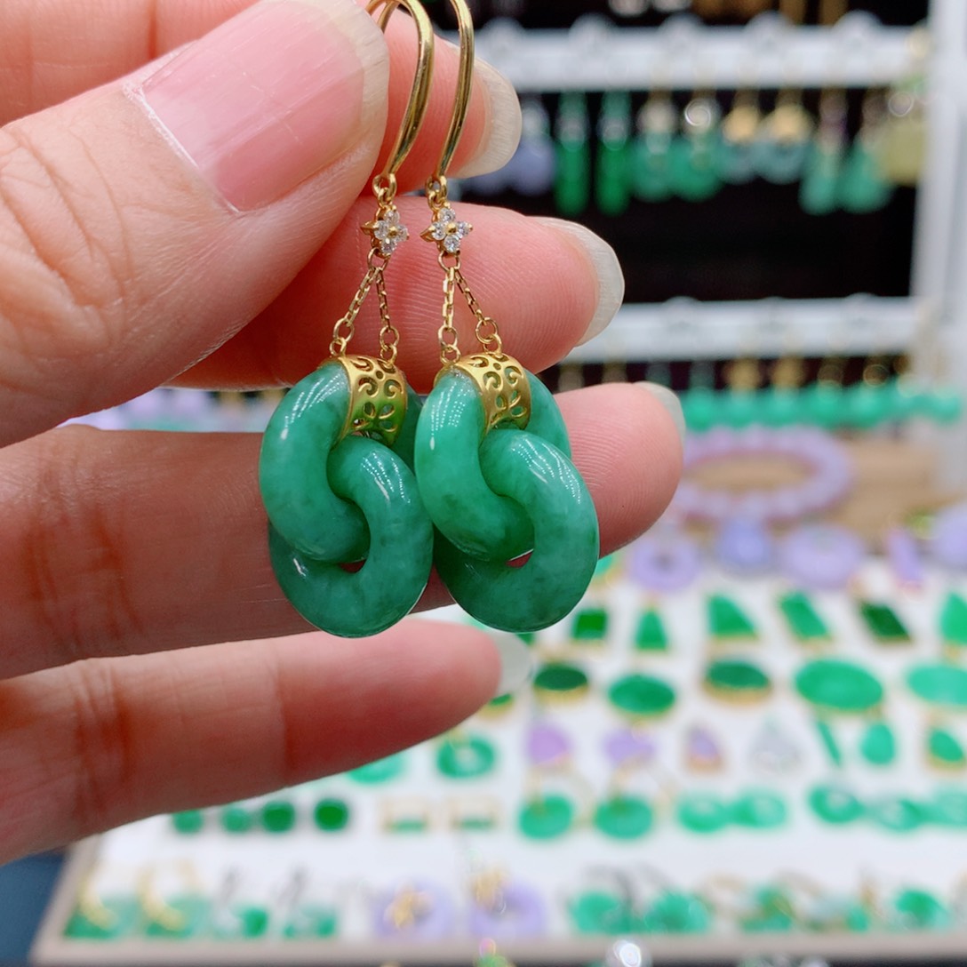 翡翠18K金镶嵌耳饰的