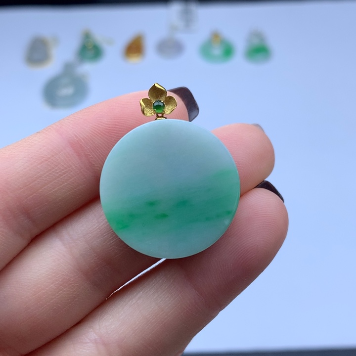 翡翠颈饰未镶嵌翡翠