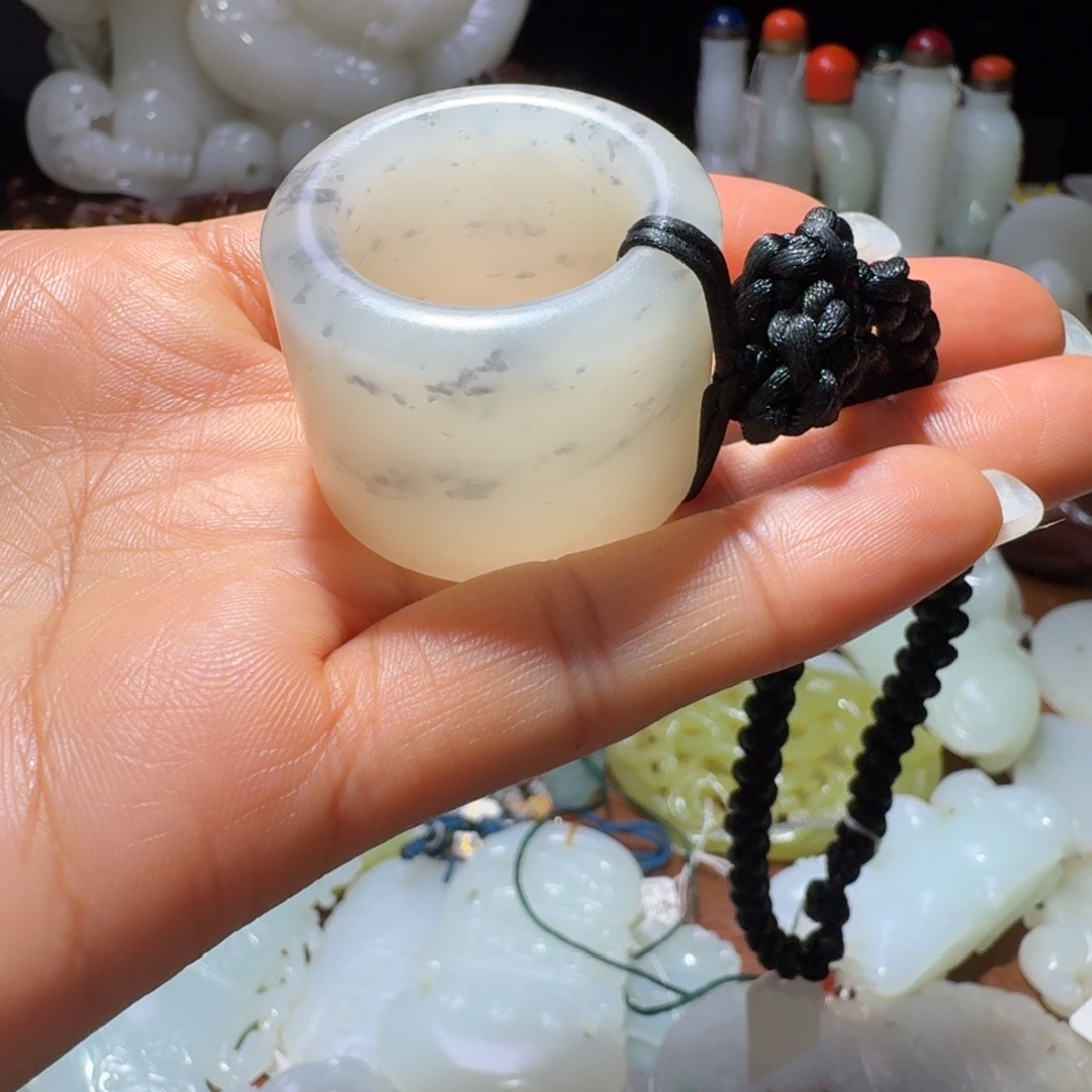 和田玉未镶嵌把件