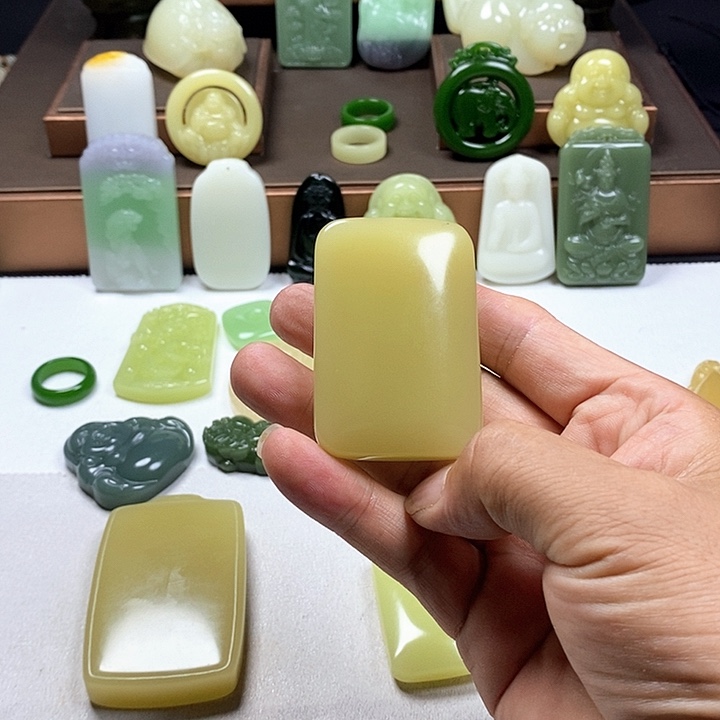 和田玉（糖玉）未镶嵌珠宝奇石