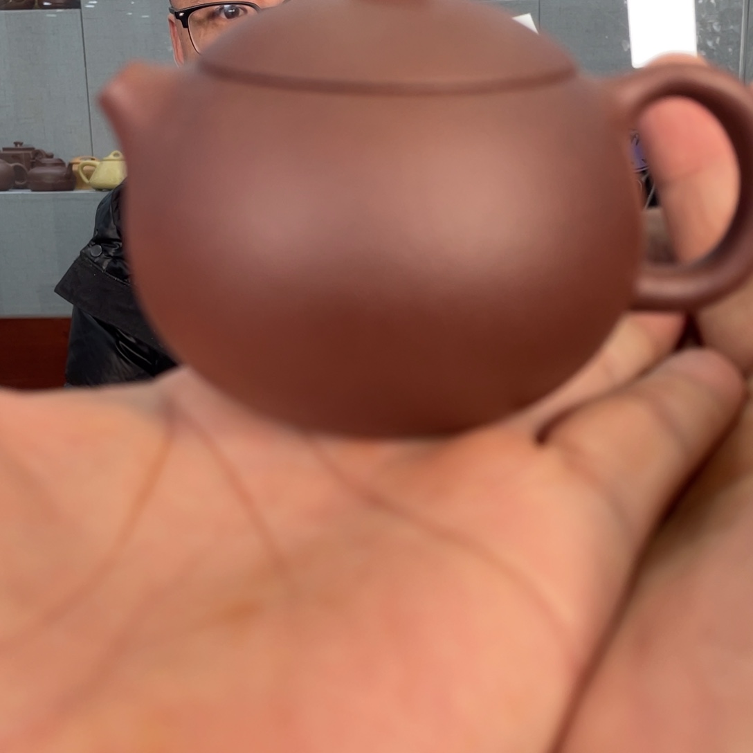 紫砂茶壶小鱼和老猪好幸福的