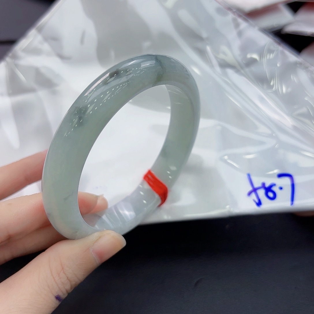 翡翠手镯未镶嵌手镯