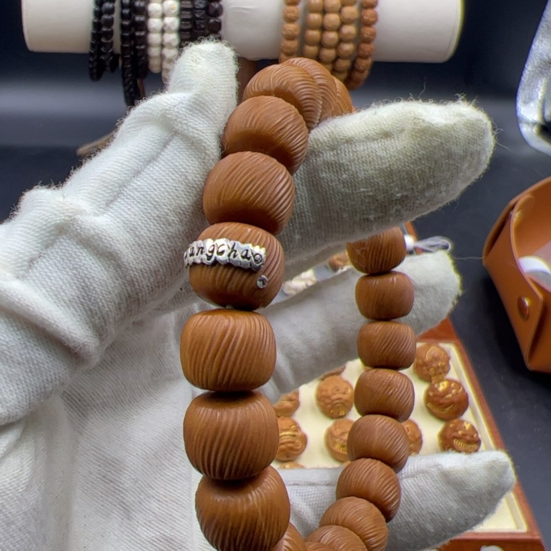 猴头核桃吊坠云锦