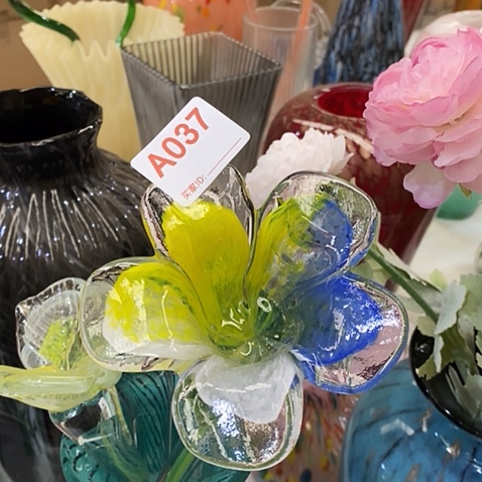 琉璃花瓶高45厘米宽9