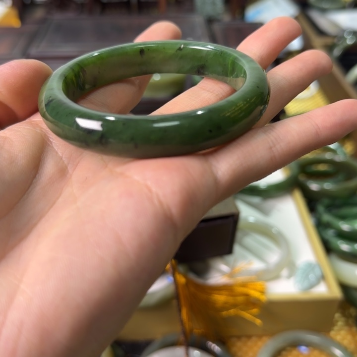 河***马和田玉（碧玉）未镶嵌手镯