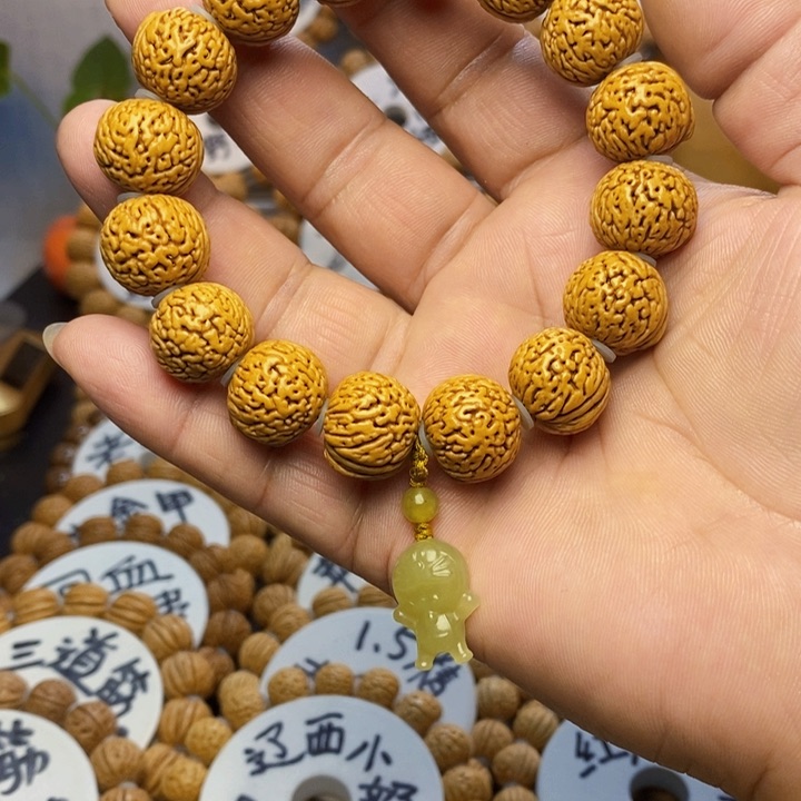 【闪购商品】斑****。桃核雕刻手串手链
