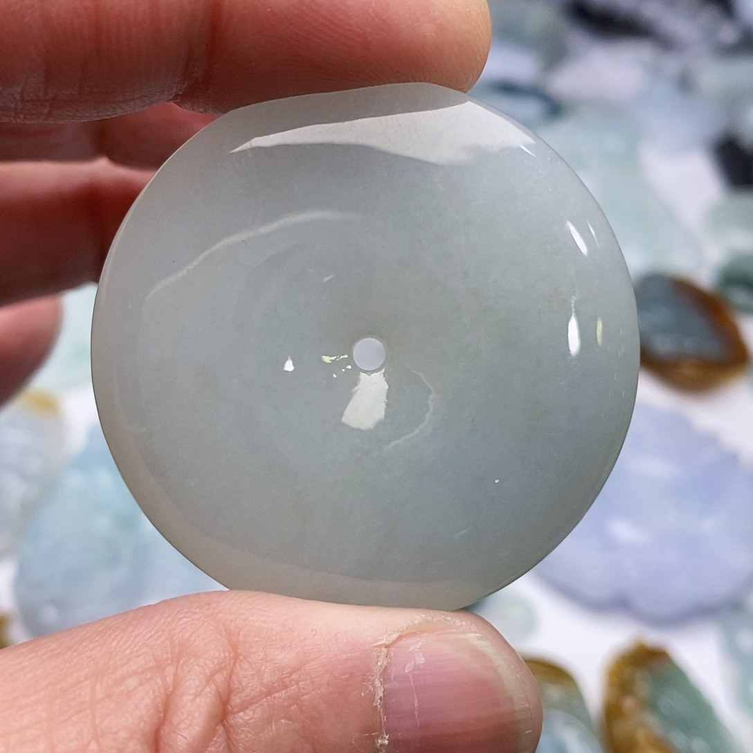 翡翠颈饰未镶嵌平安扣