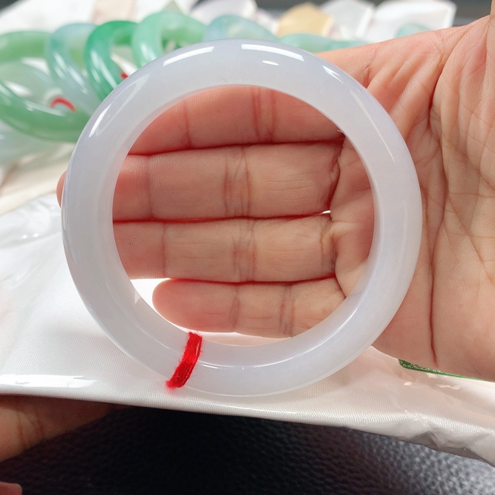 翡翠手镯未镶嵌56565656