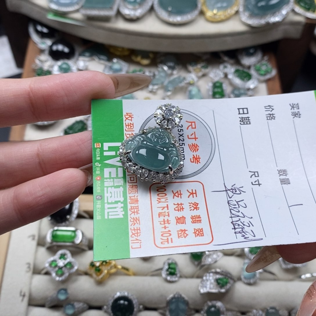 翡翠颈饰未镶嵌翡翠