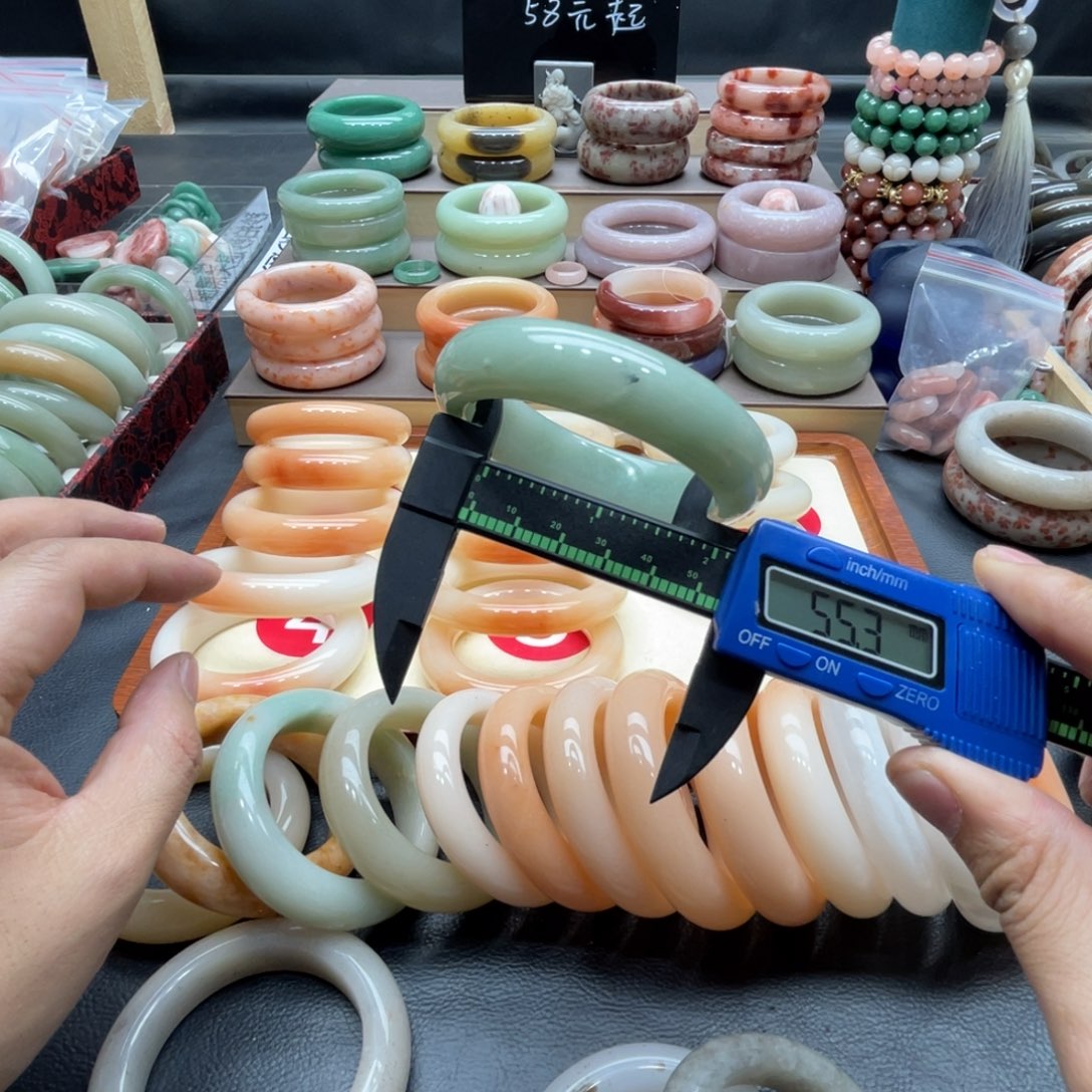 石英质玉手镯未镶嵌