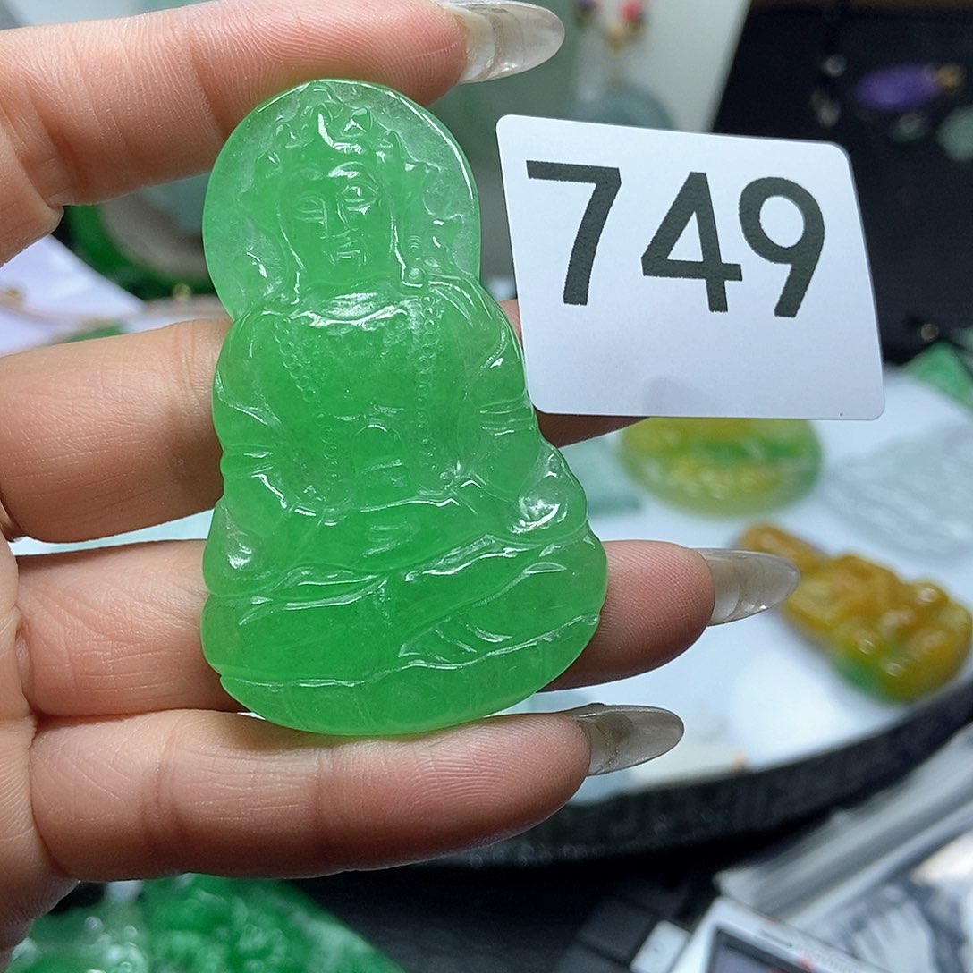 翡翠吊坠(赠链)未镶嵌