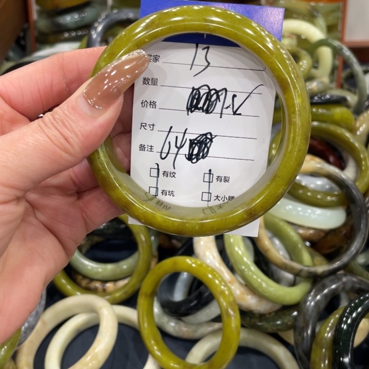 蛇纹石玉未镶嵌手镯