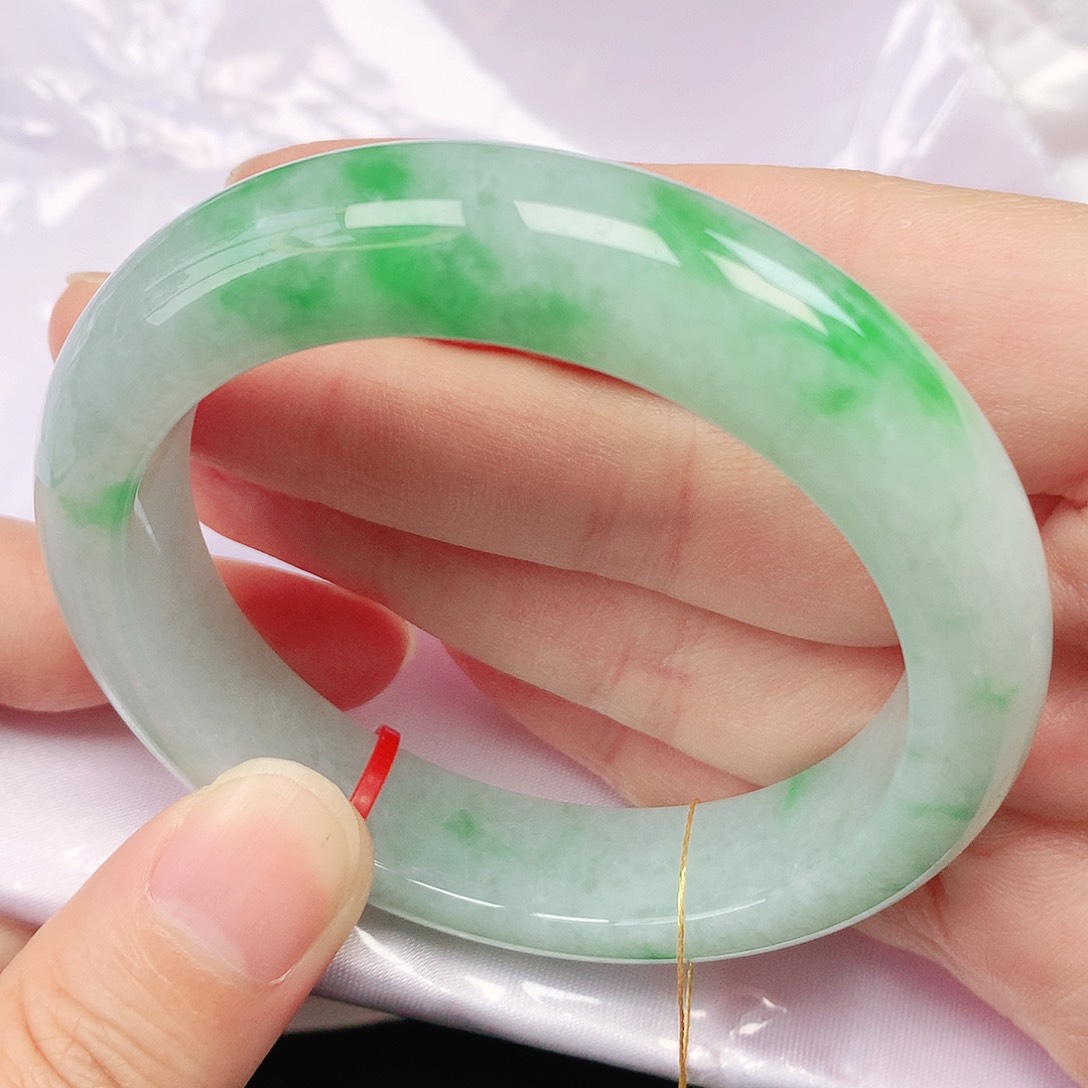 翡翠手镯未镶嵌抖音583