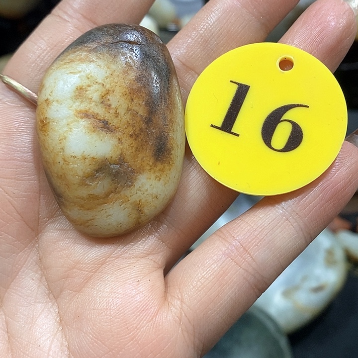 未镶嵌和田玉（糖玉）挂件