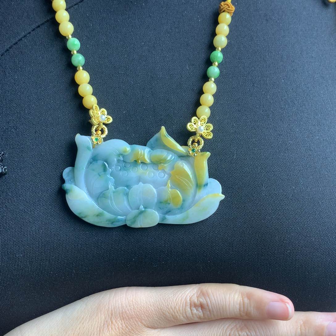 翡翠颈饰未镶嵌翡翠