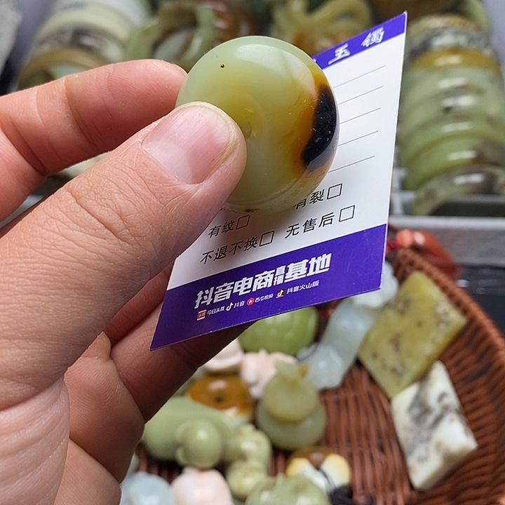未镶嵌蛇纹石玉颈饰镯*多