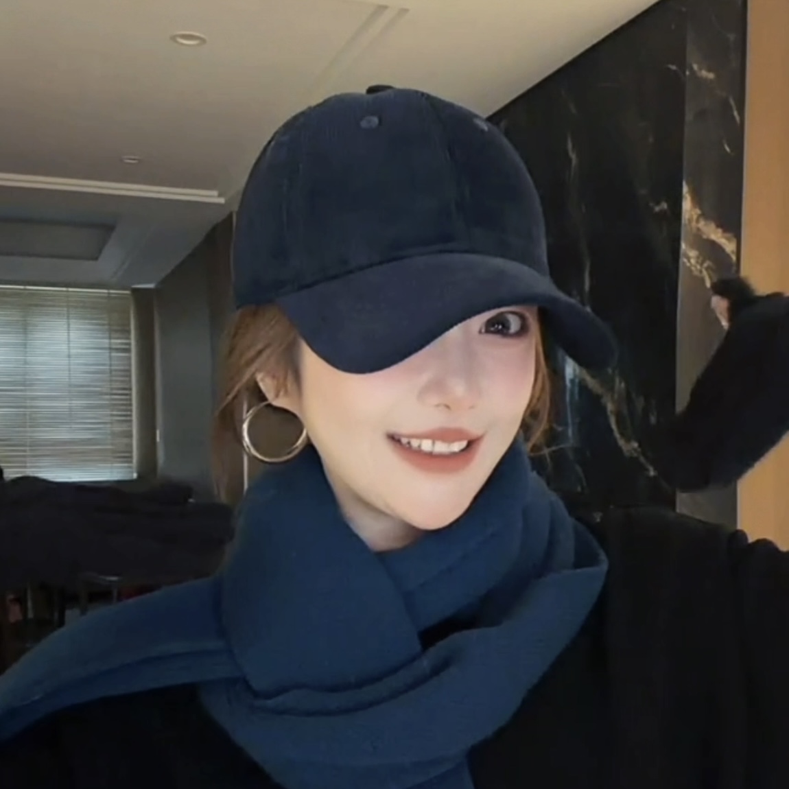 秋冬新款灯芯绒棒球帽女加厚可调节情侣休闲百搭时尚纯色鸭舌帽