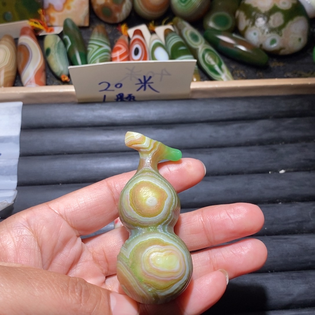 颈饰未镶嵌石英质玉青****