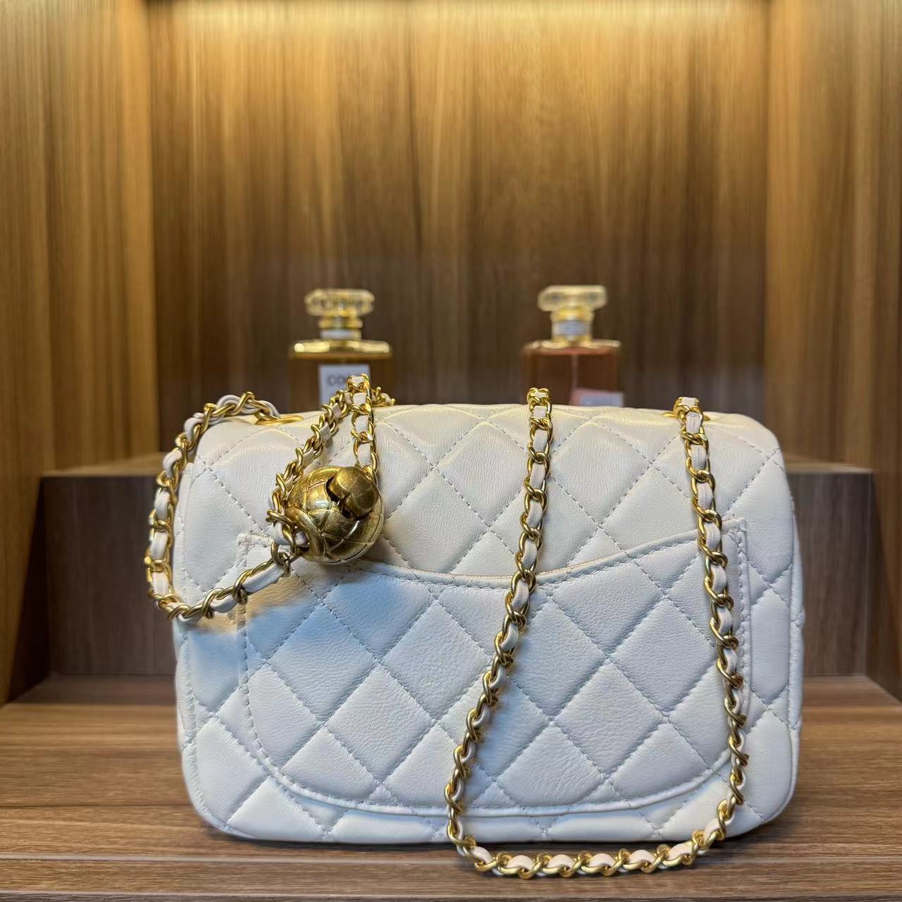 【保证真皮】经典斜挎包手提包单肩小金球白色63111