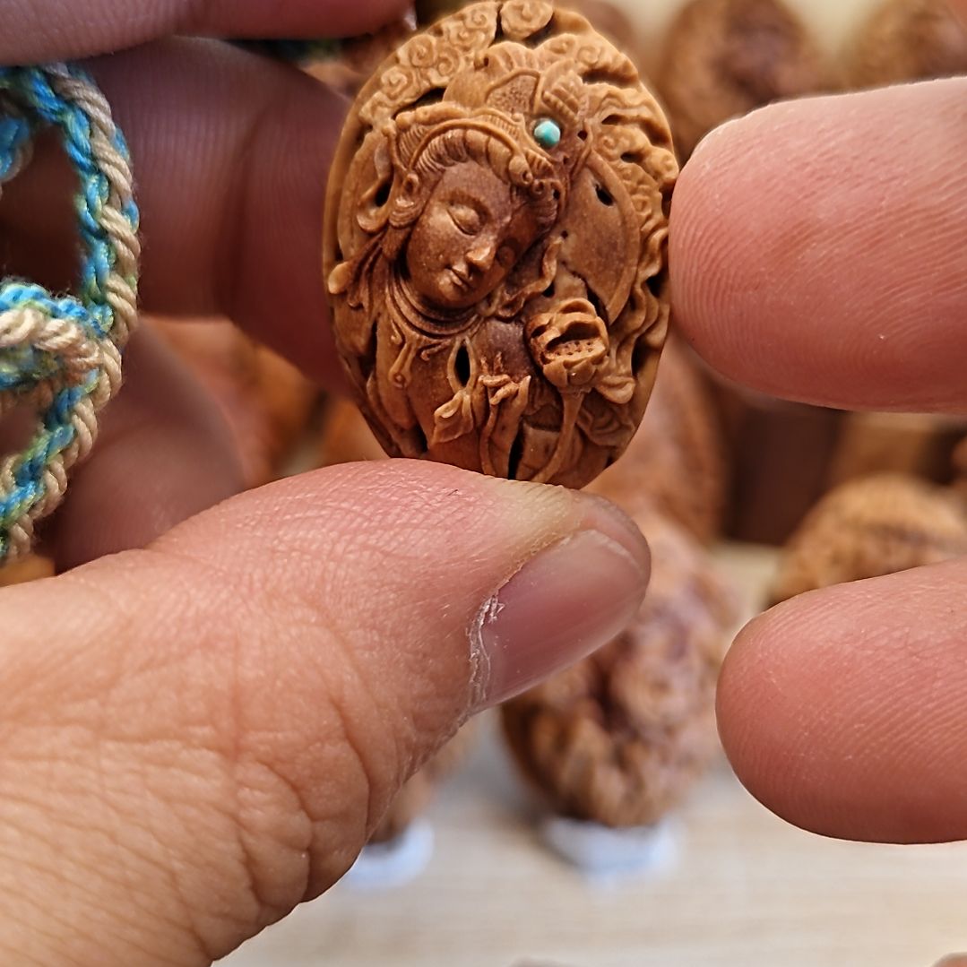 桃核纯手工雕刻观音（一口价）