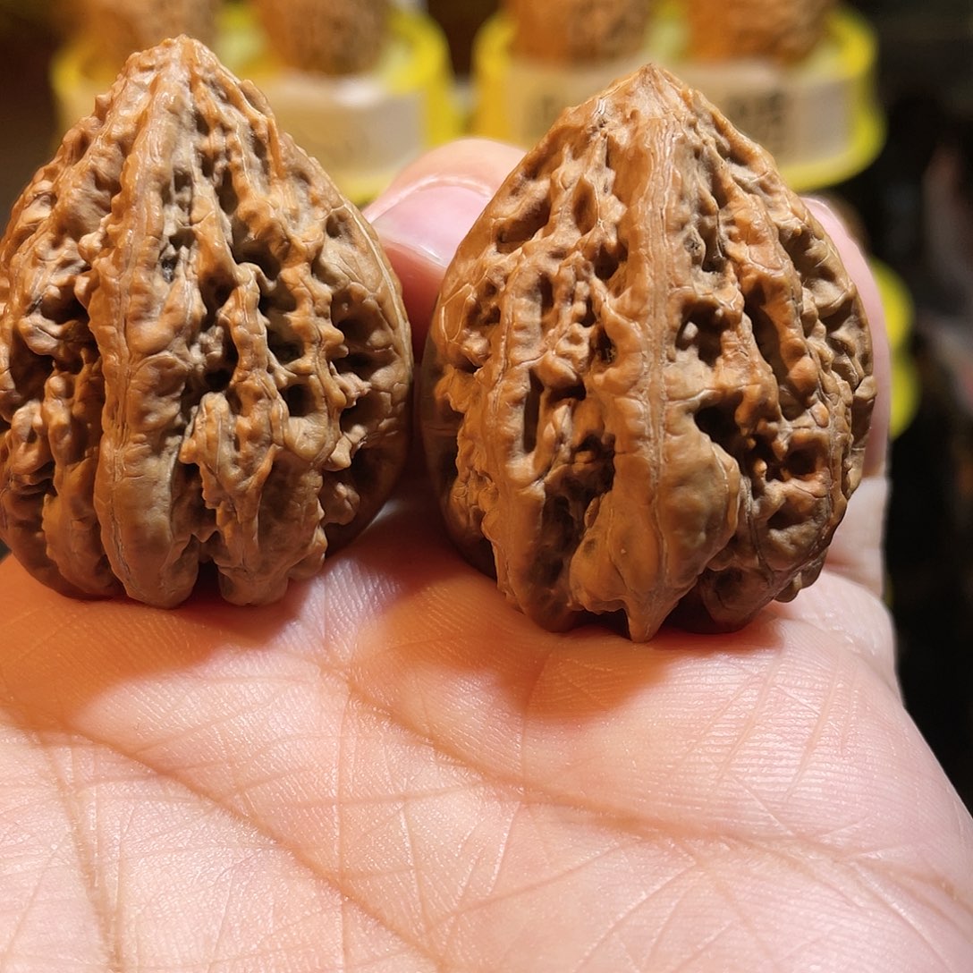 文玩核桃吊坠玲珑塔