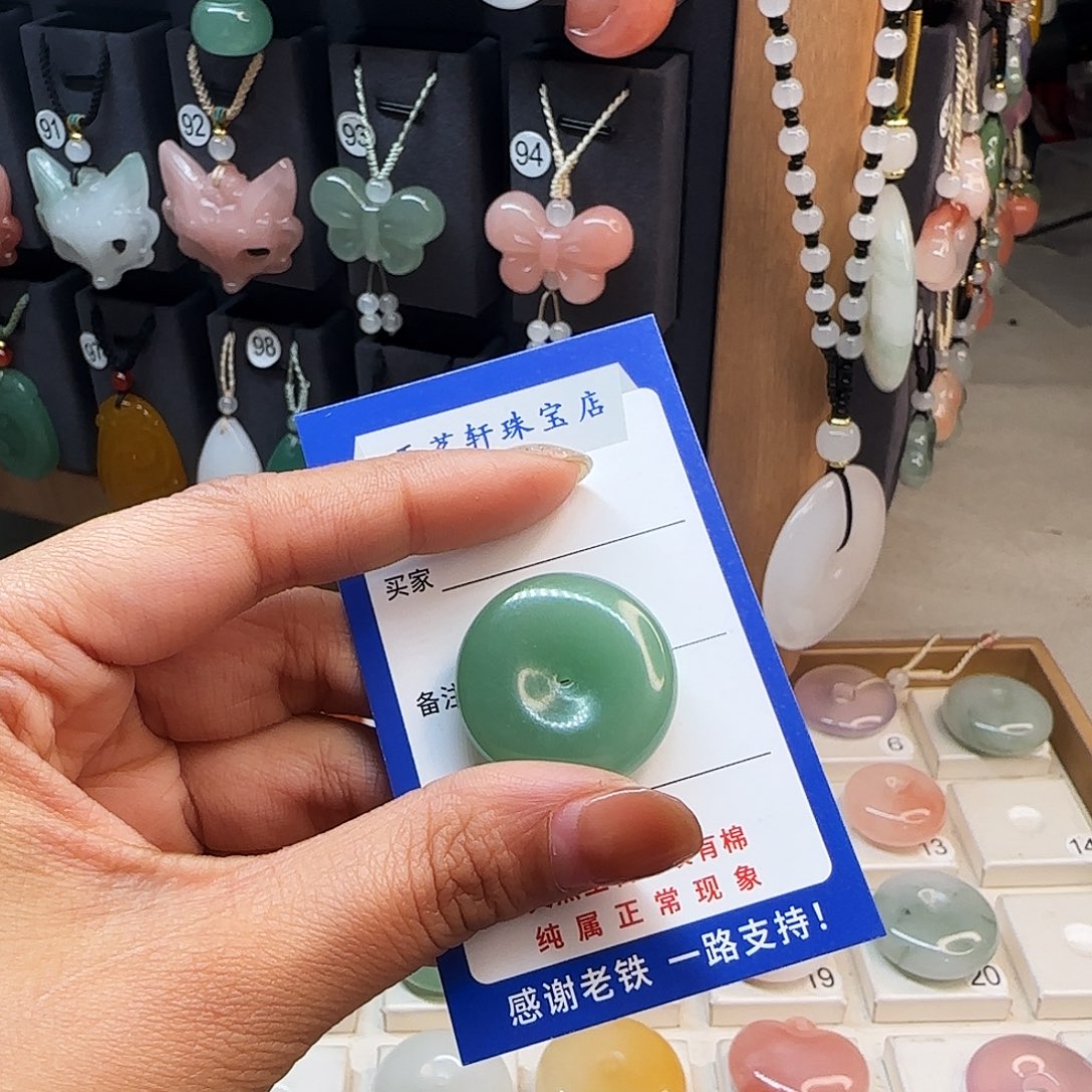 石英质玉未镶嵌颈饰