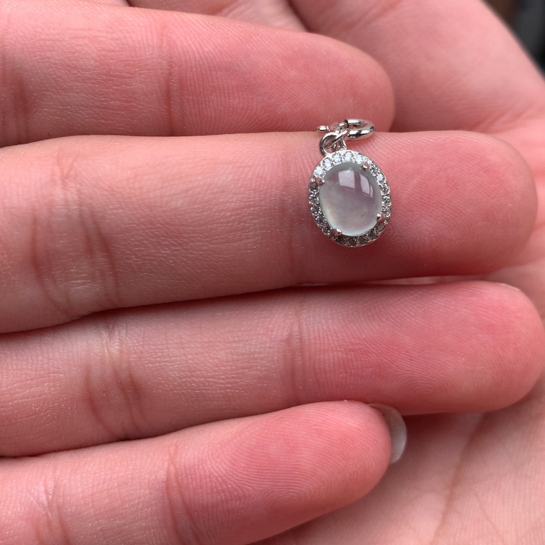 翡翠未镶嵌颈饰你是