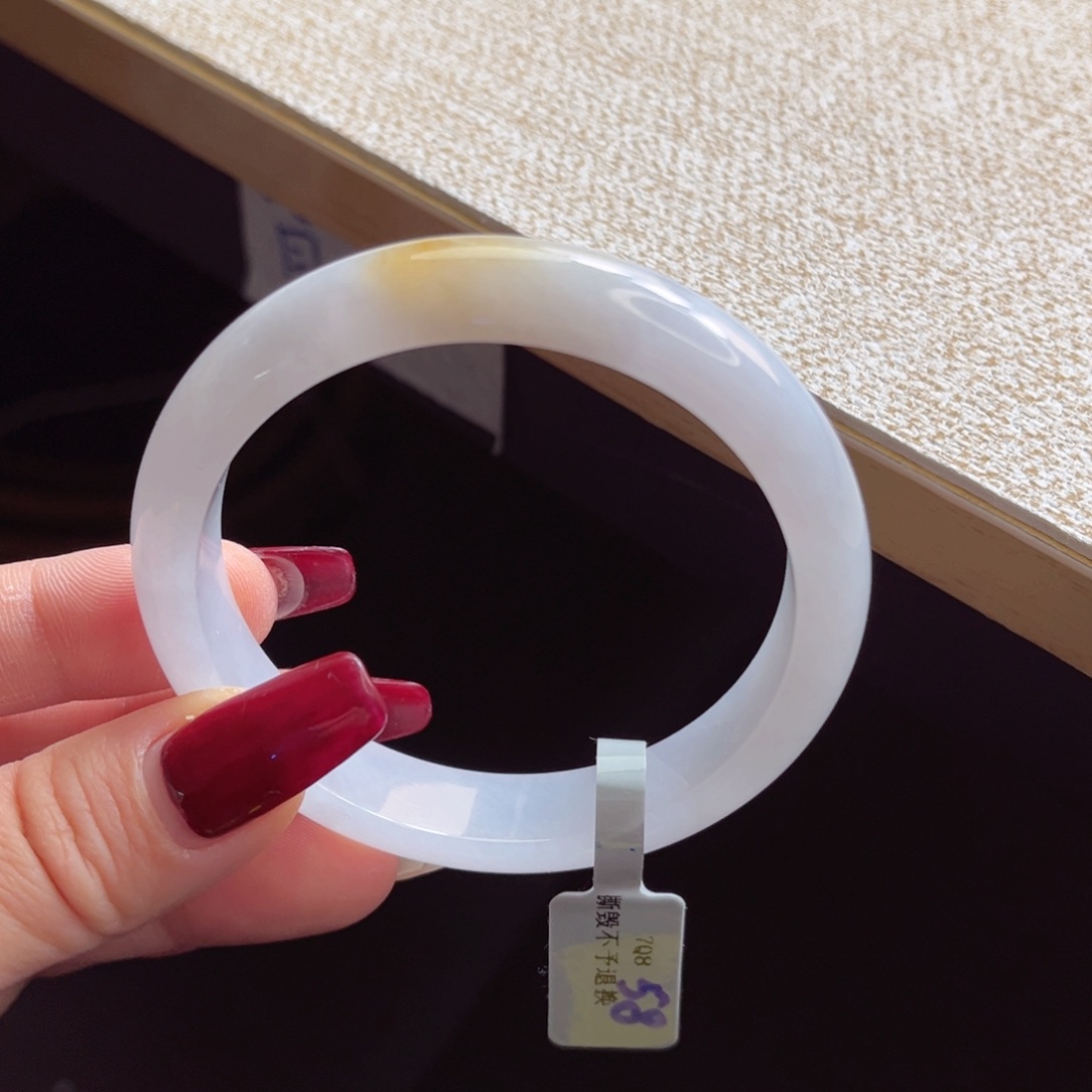 翡翠手镯未镶嵌手镯